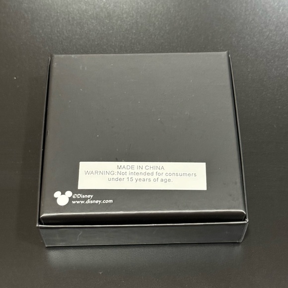 Disney × Baublebar MINNIE MOUSE BRIDE Stud Earrings /
Rhinestones NIB - Picture 11 of 12